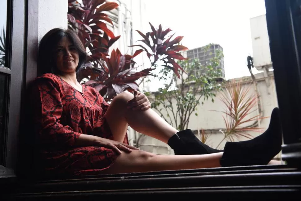 NUEVA ETAPA. Noralía Villafañe volverá a Europa con disco nuevo y una larga experiencia folclórica acumulada. LA GACETA / FOTO DE JOSÉ NUNO.-