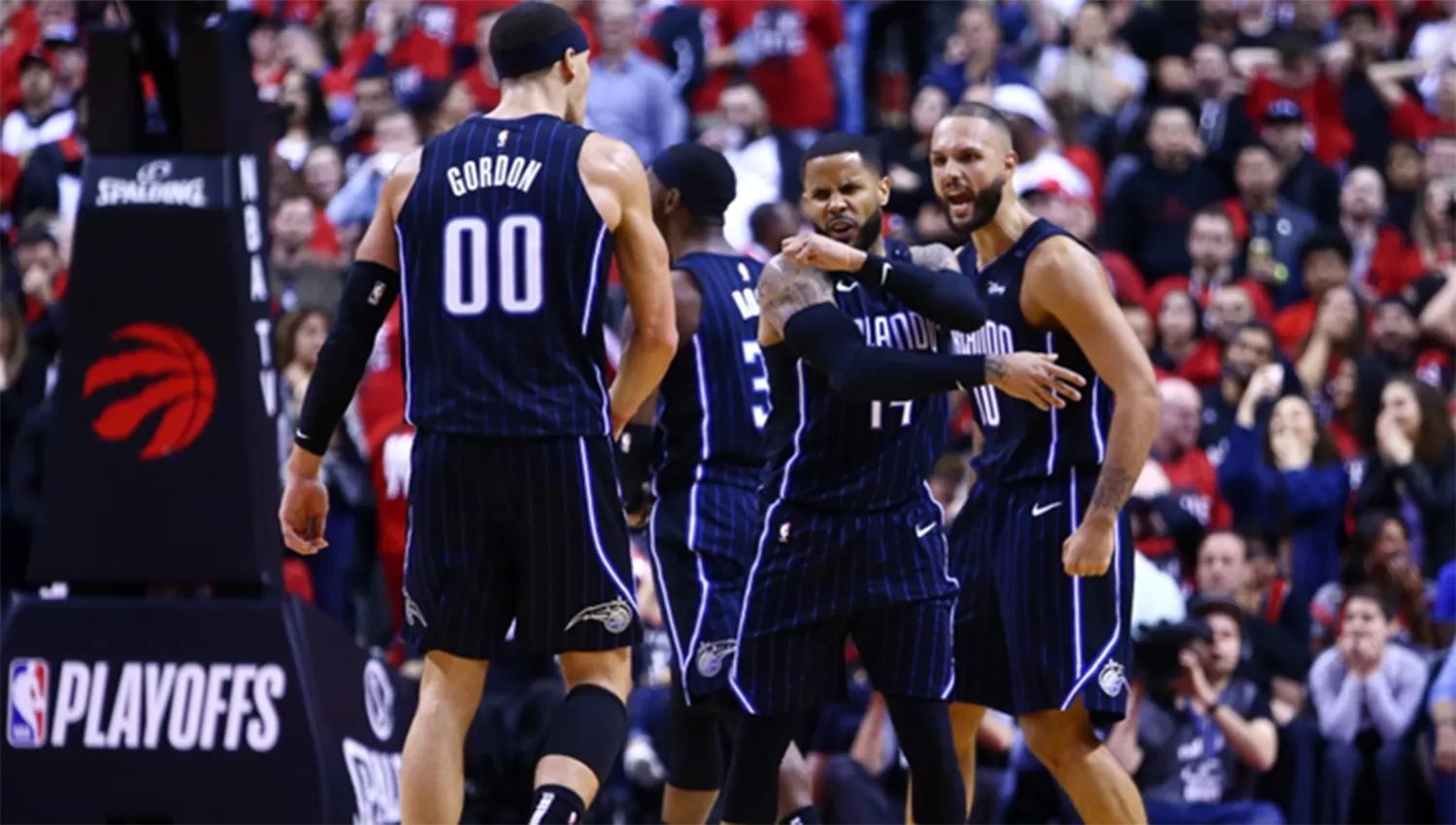 Orlando festejó en la casa de los Raptors. (FOTO TOMADA DE ar.nba.com)