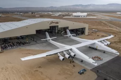 El avión más grande del mundo realizó su primer vuelo
