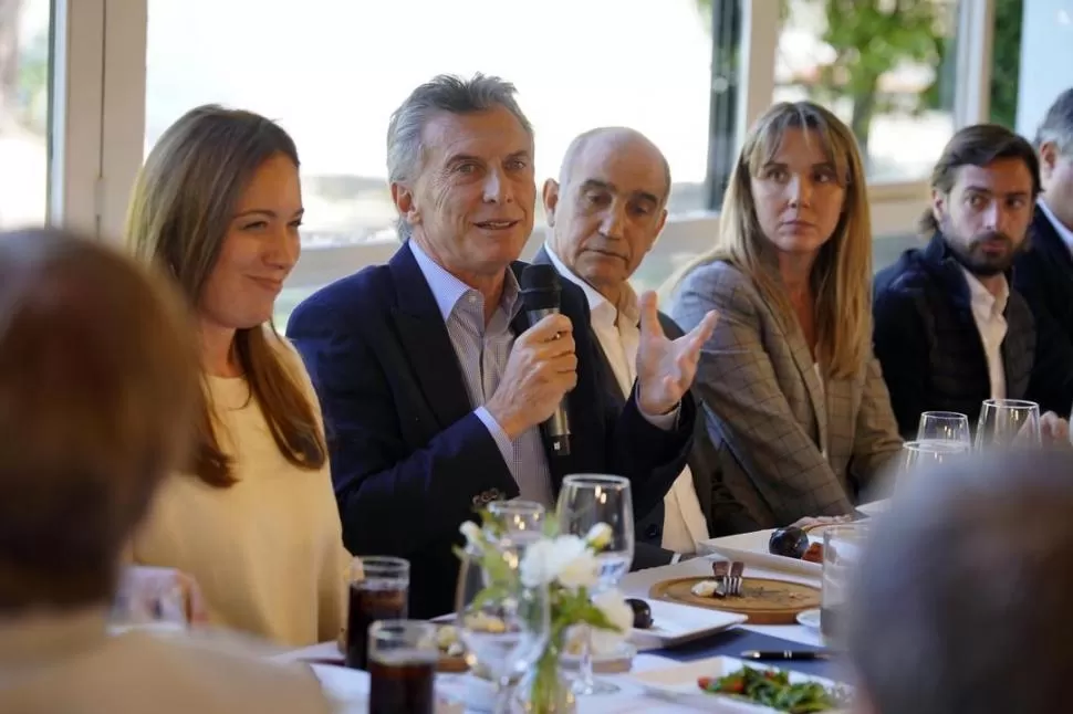 HAY QUE AGUANTAR. Macri, acompañado por Vidal, insistió en la necesidad de seguir el camino tomado. telam