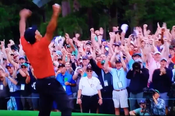 Tiger Woods puso fin a una sequía de 11 años sin un título en un torneo mayor