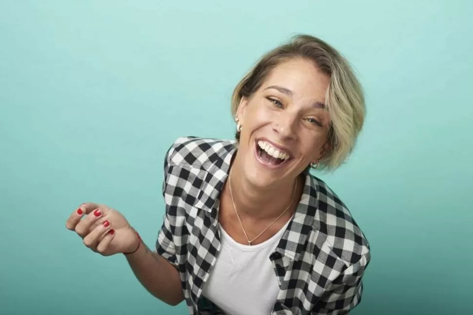 MUCHAS EN UNA. Dani La Chepi compone distintos personajes femeninos en su show humorístico musical. 