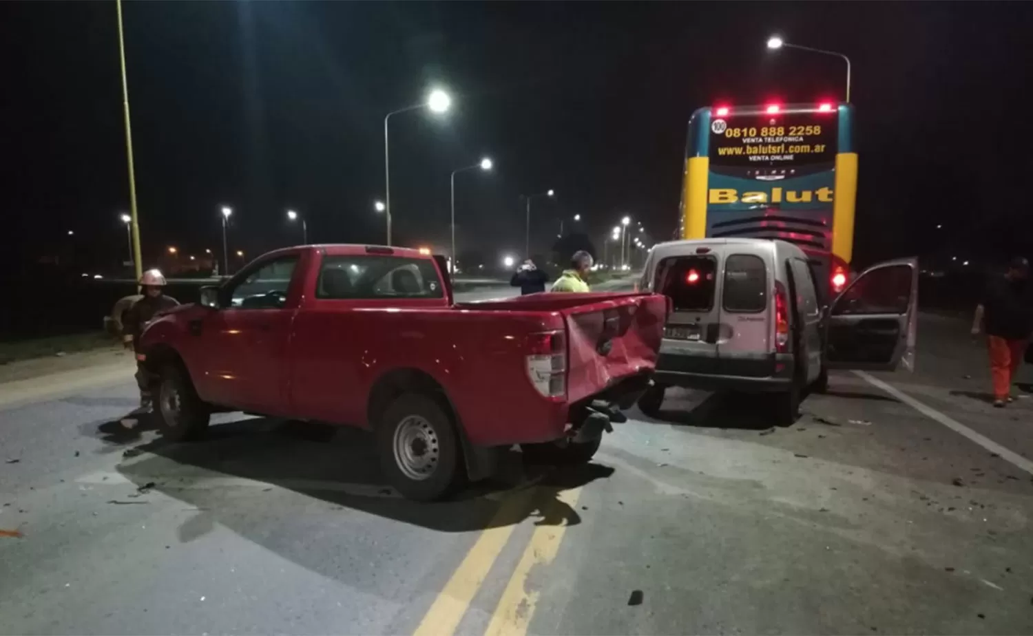 Fueron cinco los autos involucrados en el choque. FOTO GENTILEZA DE LOS BOMBEROS DE ALDERETES