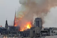 Los bomberos afirman que la estructura de la catedral de Notre Dame está a salvo