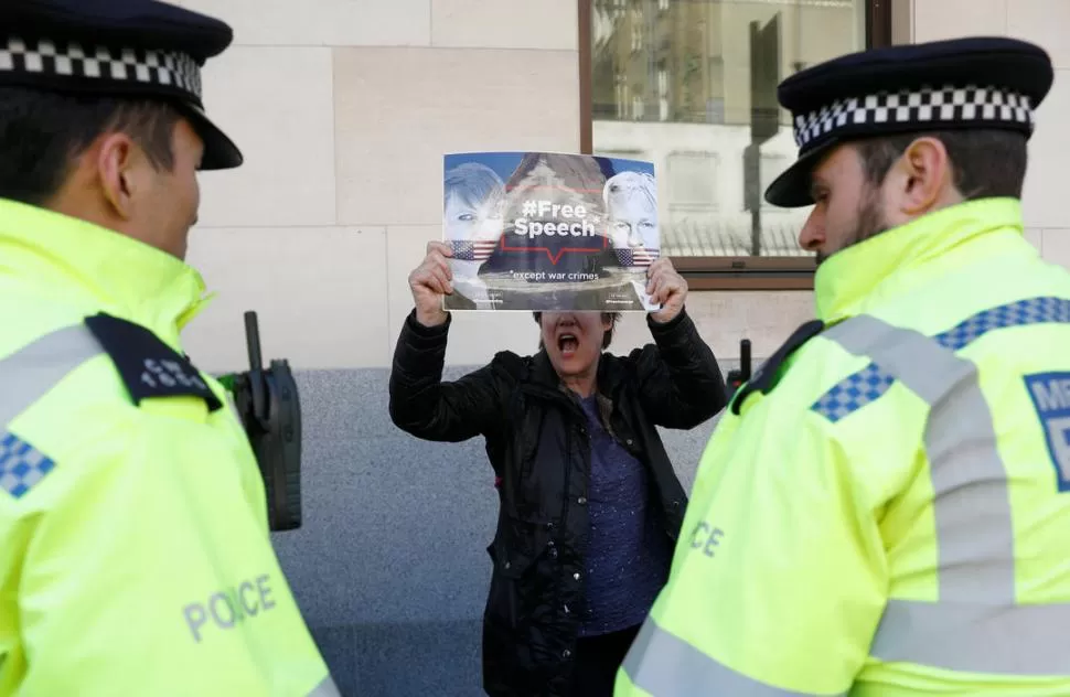 CON MIEDO. La defensa de Assange afirma que el “hacker” podría ser torturado en Estados Unidos.  reuters 