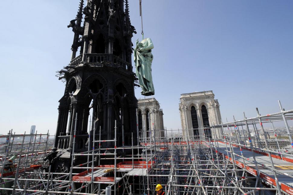 OBRAS. La foto, tomada hace unos días, muestra los trabajos en el techo.