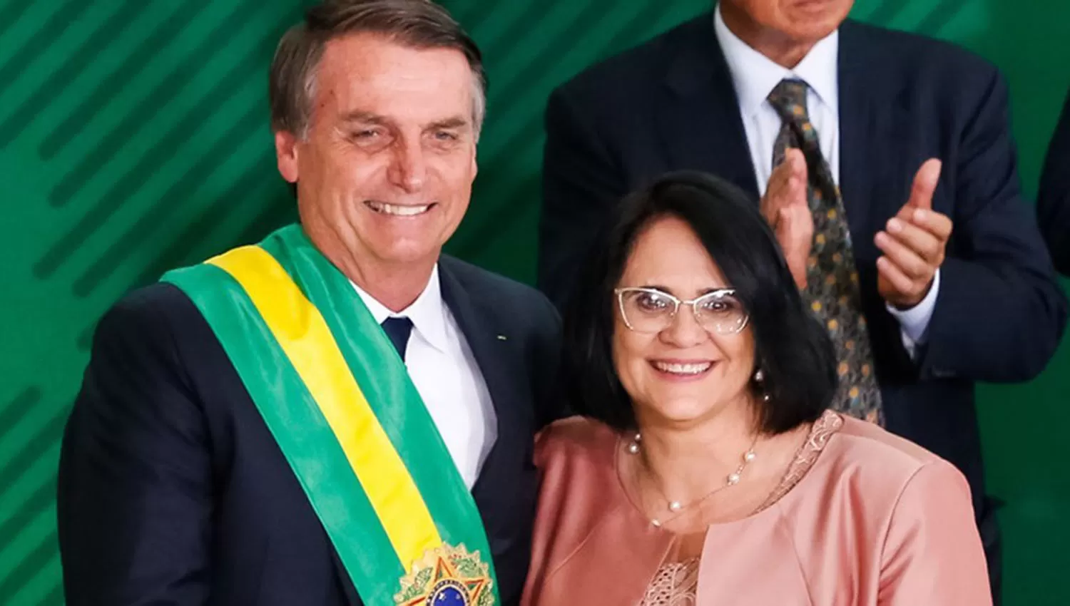 Damares Alves, junto al presidente de Brasil, Jair Bolsonaro.