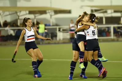 Natación sigue siendo el único líder