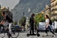 Buscan regular el uso del monopatín en Buenos Aires