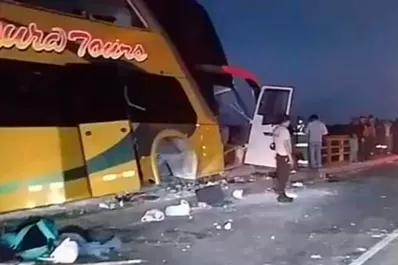 Se accidentó un micro con militantes que iban al funeral de Alan García: ocho muertos