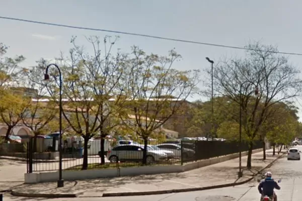 Luego de una persecución policial, atraparon a un joven con un inhibidor de alarmas de autos