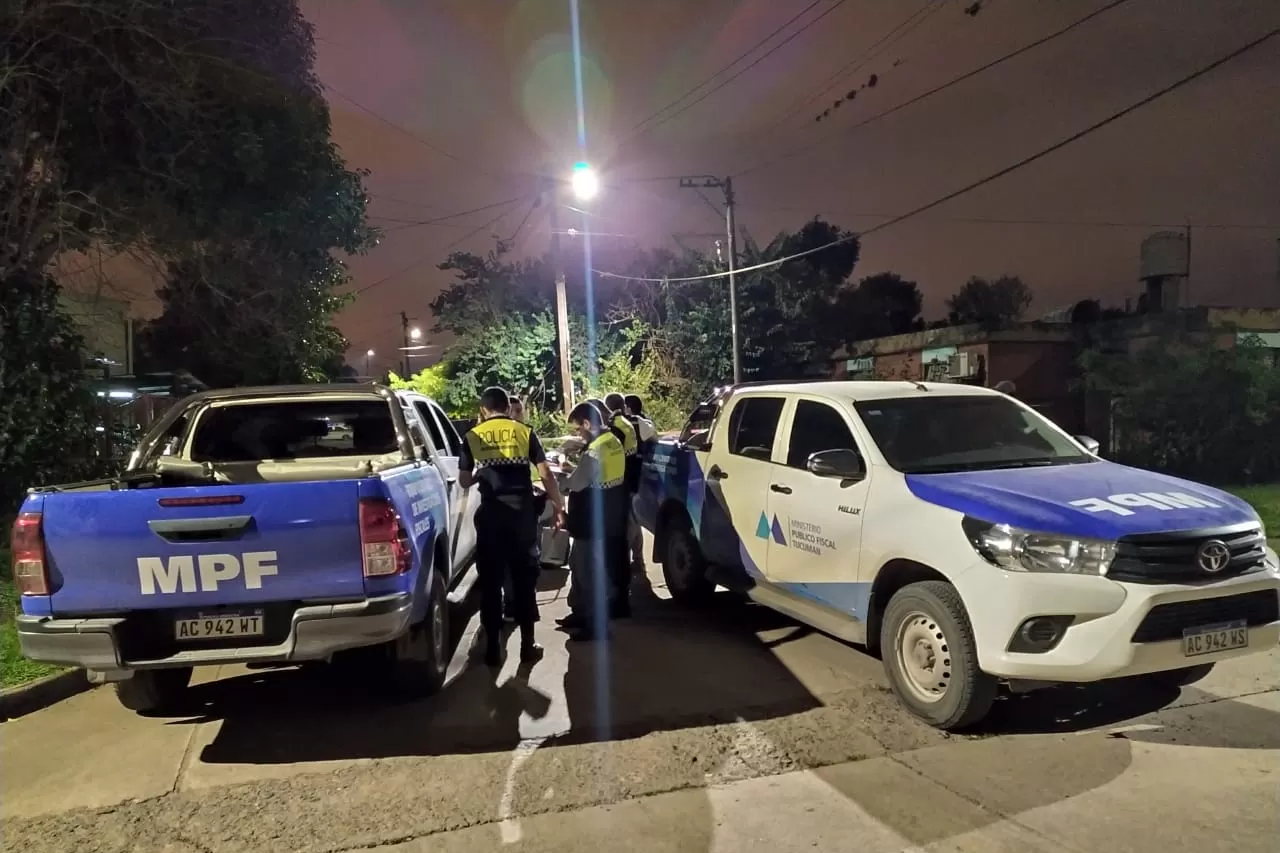 EN EL LUGAR. La Policía llegó hasta la zona donde encontraron a Reyes muerto. 