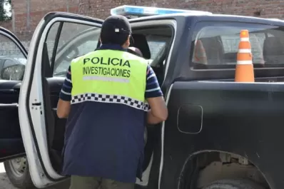 Allanaron la casa de la acusada de balear a una joven durante una supuesta pelea amorosa