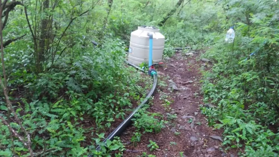 SISTEMA DE CAÑERÍAS. Había mangueras  y tanques para transportar agua desde el río Tipas a un country ubicado fuera del parque. 