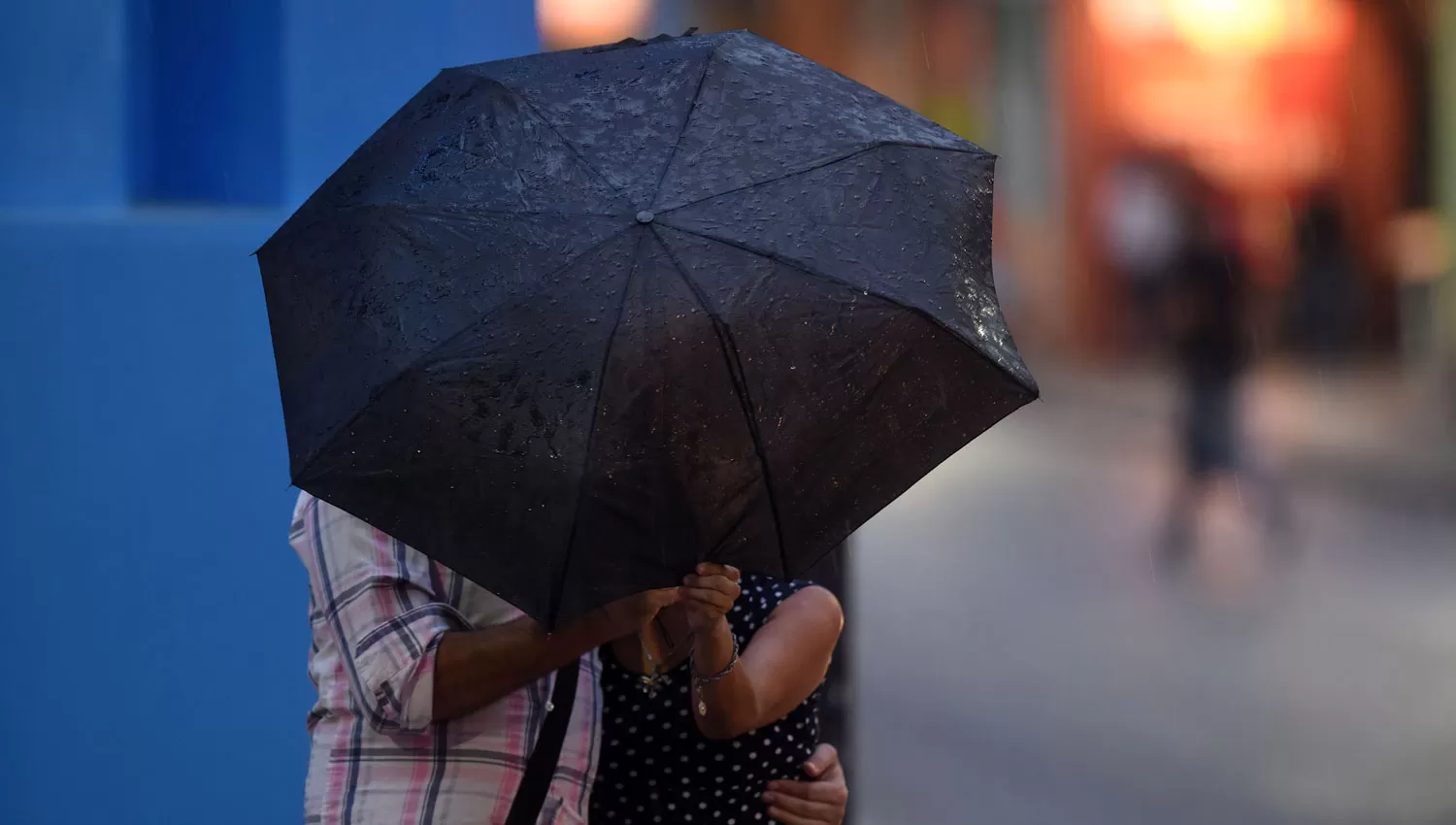 MUY OTOÑAL. La lluvia acompañará a los tucumanos incluso en el inicio de la semana.