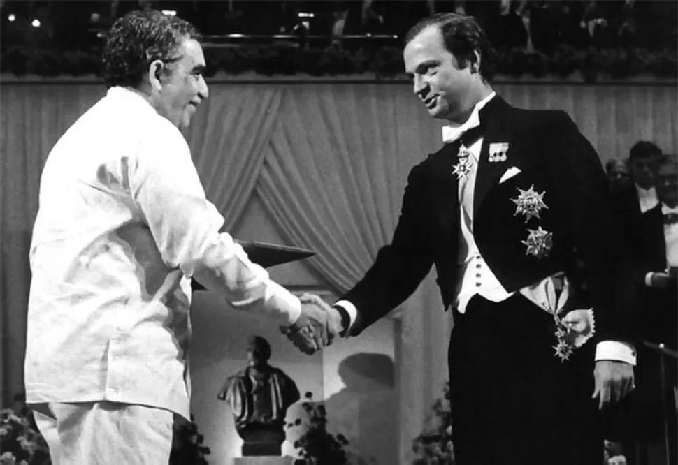 LA CONSAGRACIÓN. El “hijo del telegrafista de Aracataca” recibe en 1982 el máximo galardón de la literatura. archivo 