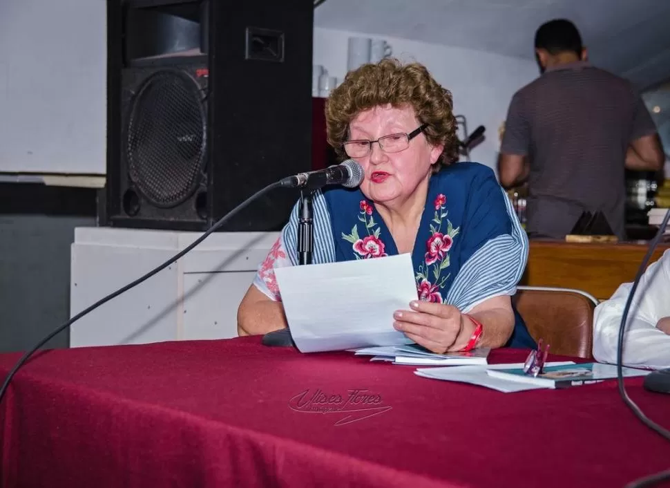 “ESE ARBUSTO TAN NOBLE”. Es central el enorme peso simbólico que sustenta la tusca en la obra de Serrano de Brunetti. foto de ulises flores