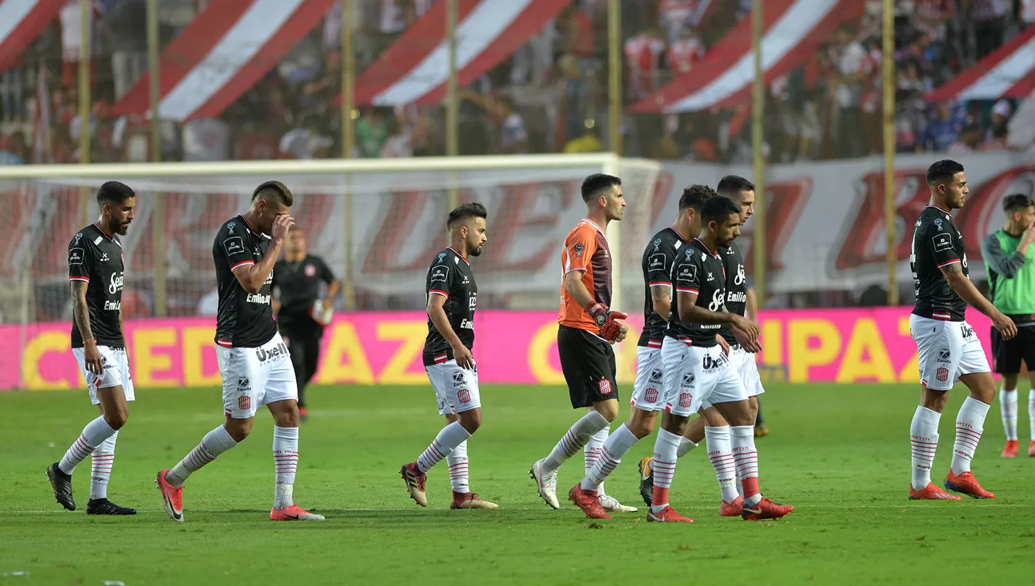 Los jugadores de San Martín finalizaron una pobre actuación. FOTO DE JAVIER ESCOBAR/ESPECIAL PARA LA GACETA