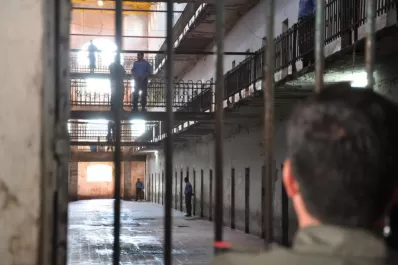 Un interno murió apuñalado en Villa Urquiza