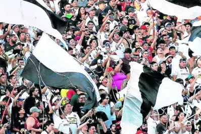 Hinchas de Colo Colo amenazan con suspender el encuentro Palestino-River