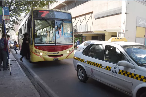 “Subió con un cuchillo, tirando puntazos para cortarme la cara”