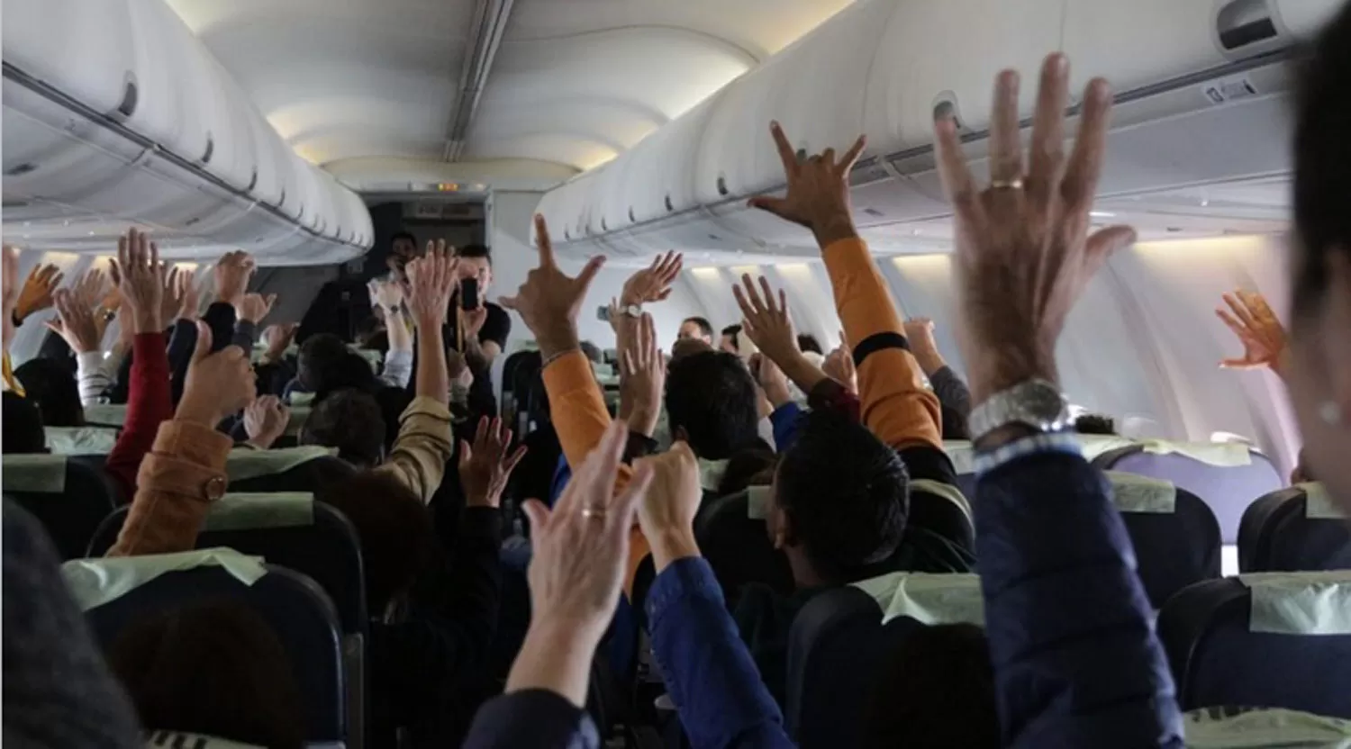 POR PRIMERA VEZ. 30 niños de diferentes hogares vivieron la experiencia de volar.