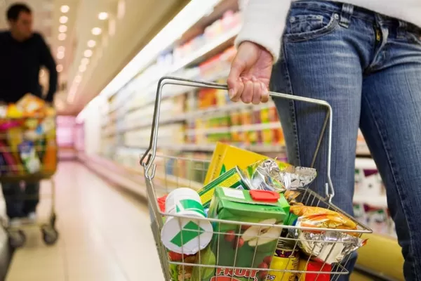 Las ventas en supermercados se desplomaron más del 12% en febrero
