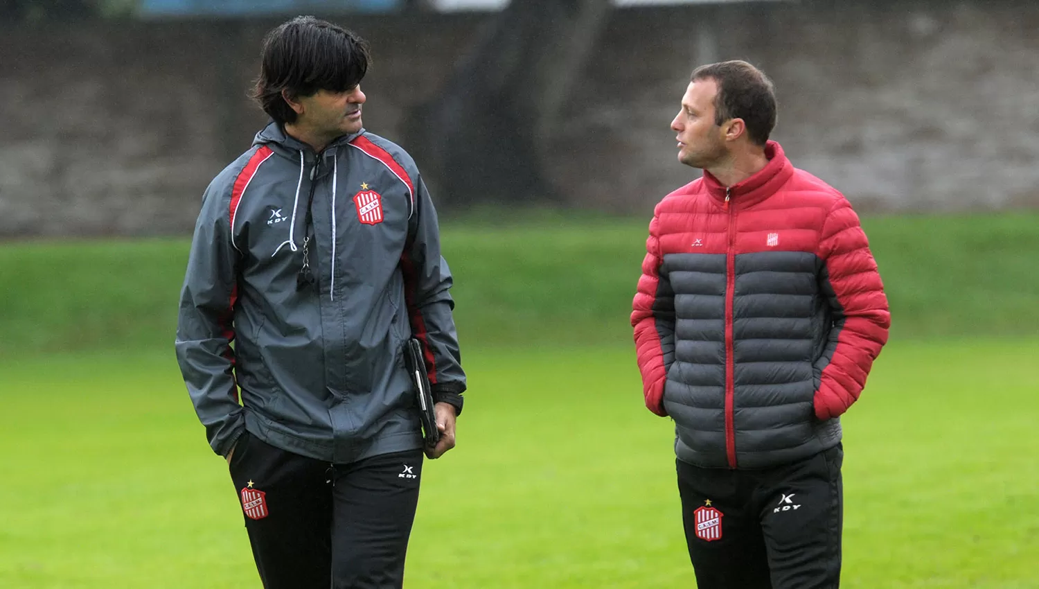 Seri junto a Darío Forestello, el técnico que llevó a San Martín a la Superliga. LA GACETA/FOTO DE FRANCO VERA (ARCHIVO)