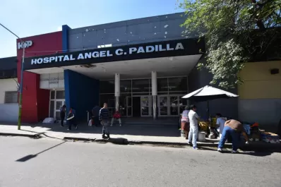 Motoarrebatadores interceptaron a un policía para robarle y le dispararon dos veces en las piernas