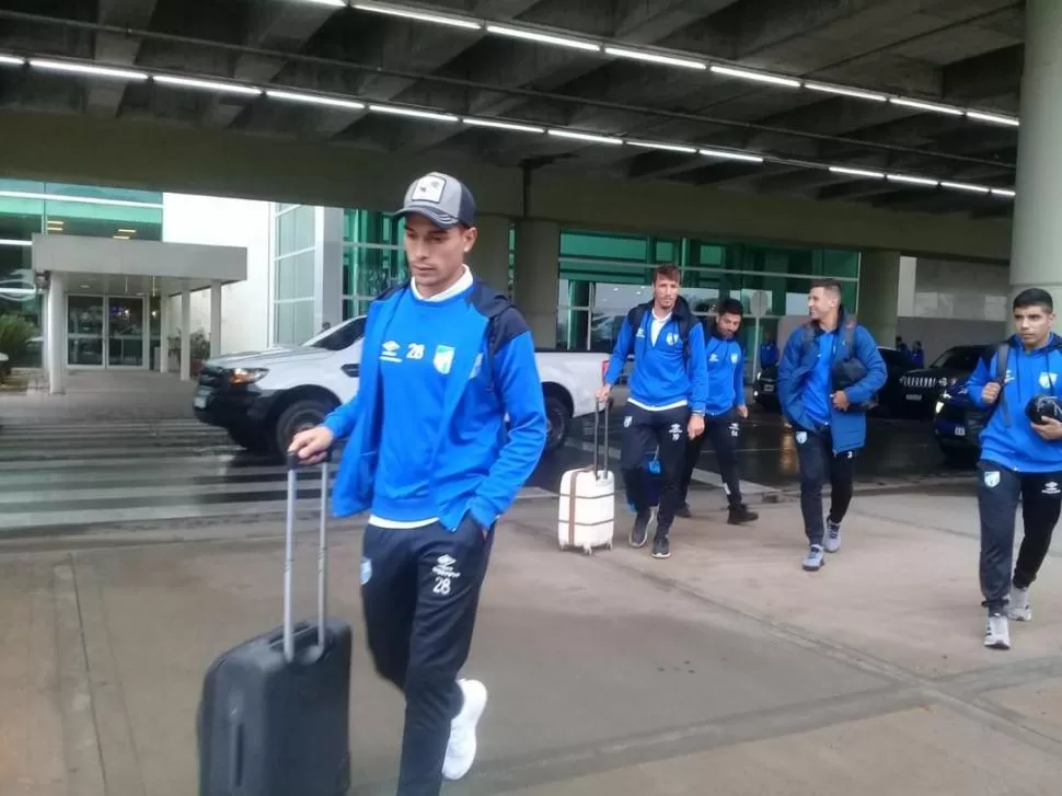 RECIÉN LLEGADOS. Bruno Bianchi y Leandro Díaz, distendidos en Pajas Blancas. 