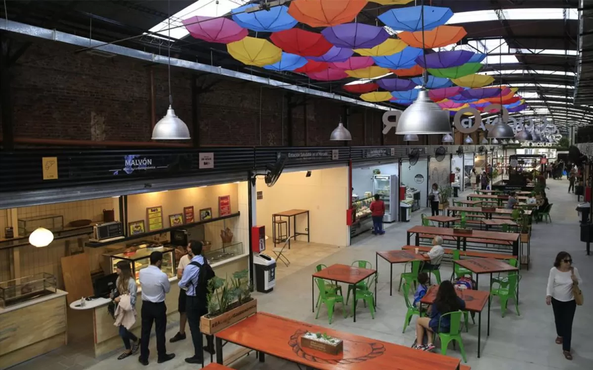 AMBIENTE LIMPIO Y AGRADABLE. La remodelación integral del mercado de San Nicolás costó sólo $ 16 millones. 