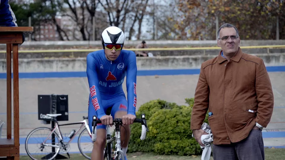 Documental sobre los desafíos de un joven ciclista
