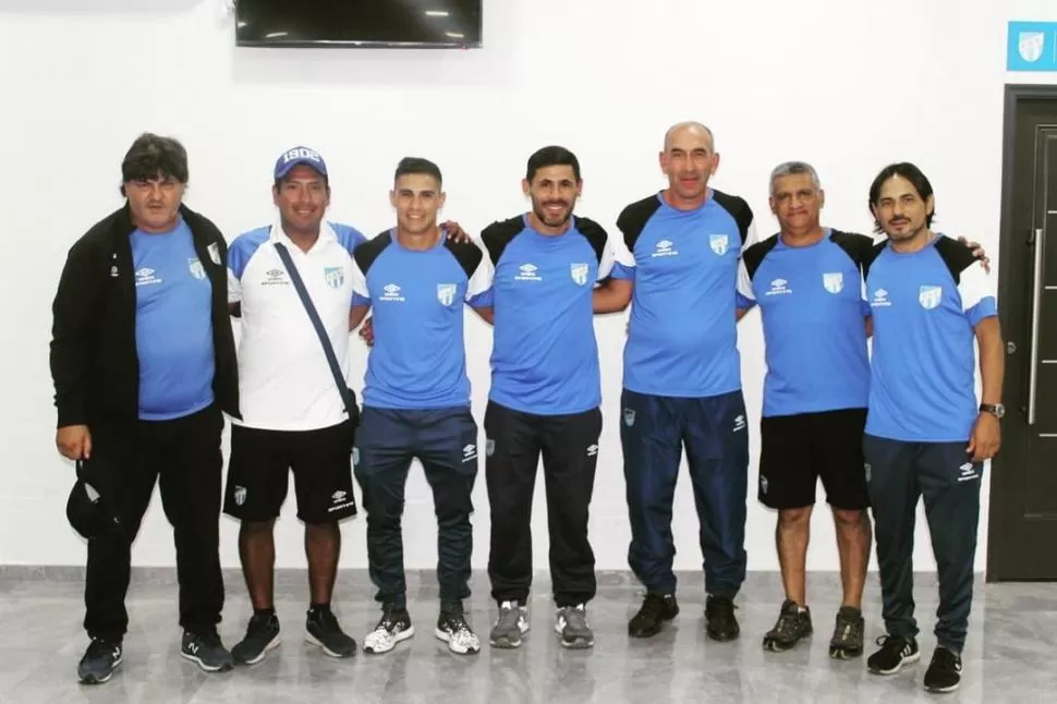 STAFF. Antonio Apud (primero, izquierda), junto con sus compañeros de trabajo. 