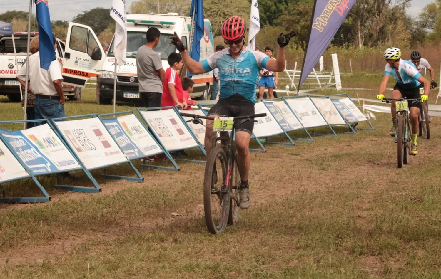 MERECIDO FESTEJO. Jorge Biazzo volvió a ganar y es el líder torneo Tucumano.