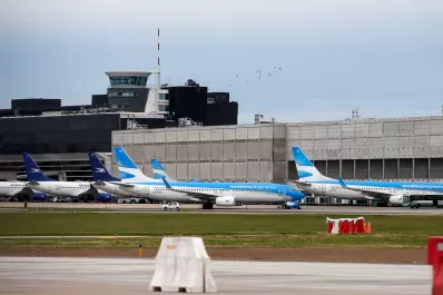 Aerolíneas Argentina canceló 350 vuelos debido al paro general del martes 30