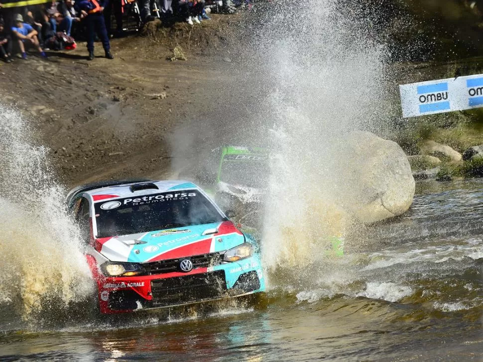 DOMINANTE. Desde el final de la etapa 1 del rally en caminos cordobeses, Gerónimo Padilla lideró la carrera; ayer, cerró de gran manera su faena con el VW Polo. la gaceta / fotos de marcelino mercado