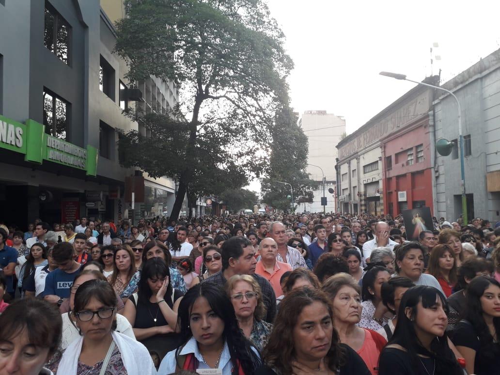 Multitudinaria procesión por el día de la Divina Misericordia