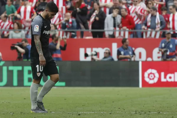 Sevilla analiza una posible sanción a Éver Banega por su expulsión ante Girona