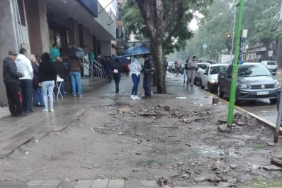 Una vereda destruida en Tafí Viejo pone en alerta a los vecinos