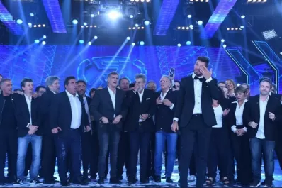 Tinelli regresó con un emotivo recuerdo de los 30 años de ShowMatch y picos de 22 puntos