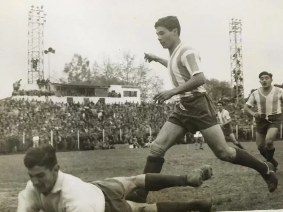 INDISCUTIDO. Hugo Ginel arrancó en las infantiles como volante central, pero luego se consolidó como lateral por la izquierda. Un verdadero crack. 