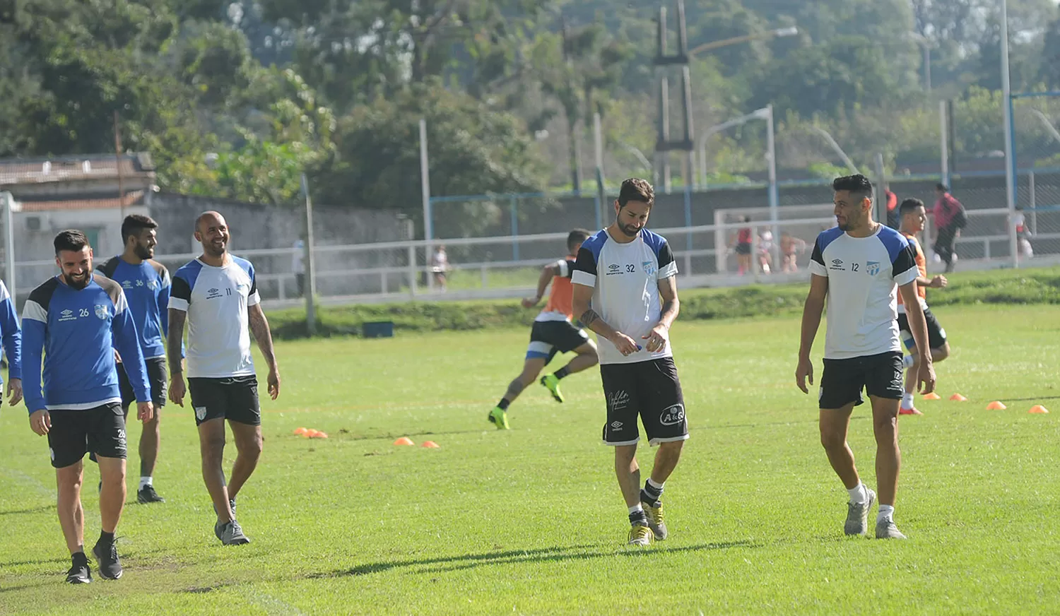 UNO SÍ, ¿EL OTRO NO?. Lucchetti jugará de titular el sábado, mientras que Gervasio Núñez perdería su lugar para dar ingreso probablemente a Favio Álvarez. 