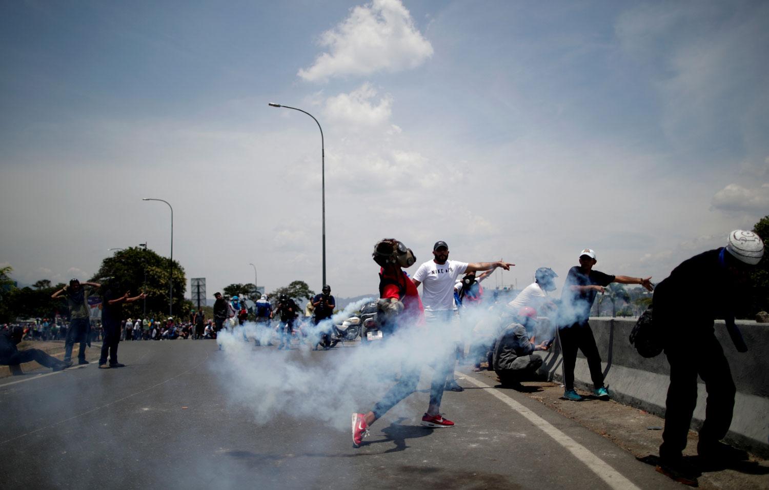 VIOLENCIA SIN FIN. En caracas hubo enfrentamientos y represión. El saldo: 1 muerto y 109 heridos y 150 detenidos.