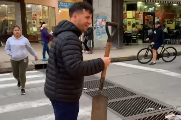 El Oficial Gordillo festejó el Día del Trabajador 'agarrando una pala'