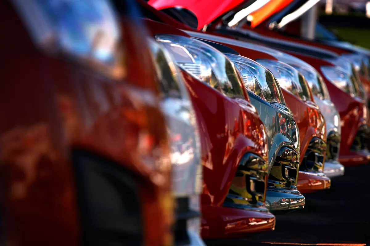 VENTA DE AUTOS. En caída libre.