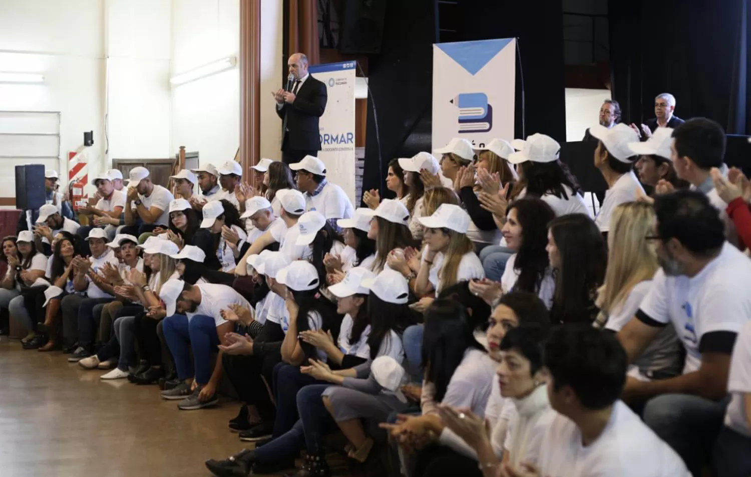 LANZAMIENTO. Lichtmajer presentó Volvé a la Escuela en el colegio María Auxiliadora. FOTO / COMUNICACIÓN PÚBLICA