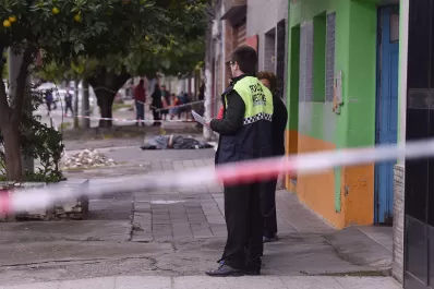 Buscan al compañero del fallecido luego de recibir dos tiros en Villa 9 de Julio