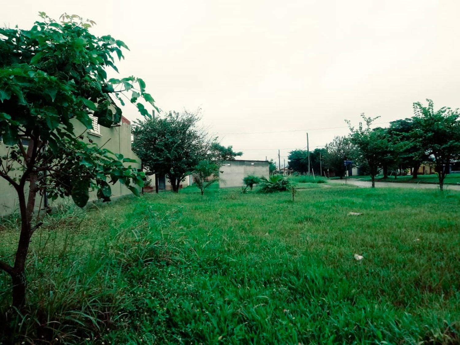 Luego de un acto político, la vereda quedó tapada de basura de todo tipo