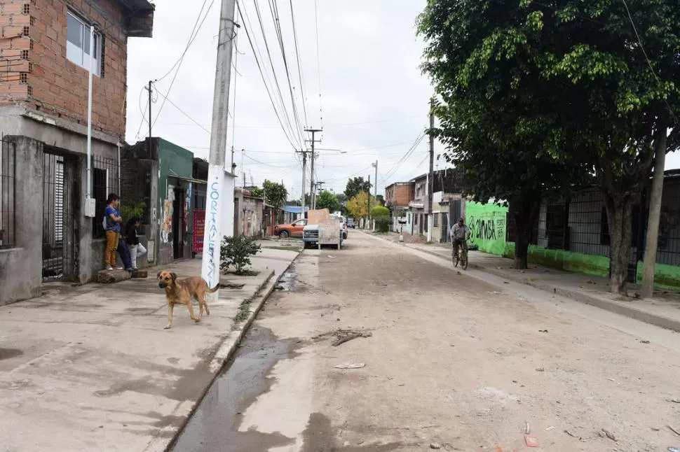 SITUACIÓN. “Quisieron robarle la moto a mi hijo y a los pocos minutos me entero que le dieron un tiro a una chiquita”, dijo la madre del chico. la gaceta / foto de Analía Jaramillo