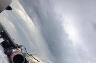 Terror en el aire: los videos del avión ruso incendiado